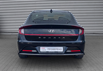 Подержанный автомобиль Hyundai Sonata 2021 года (6 фото)