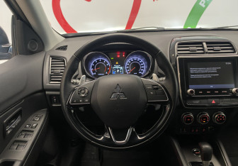 Подержанный автомобиль Mitsubishi ASX 2021 года (13 фото)
