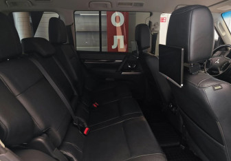 Подержанный автомобиль Mitsubishi Pajero 2019 года (14 фото)