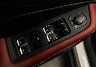 Подержанный автомобиль Geely Coolray 2024 года (10 фото)