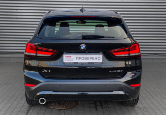Подержанный автомобиль BMW X1 2020 года (7 фото)