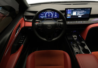 Подержанный автомобиль Toyota Camry Sedan 2024 года (13 фото)