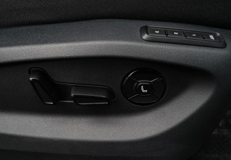 Подержанный автомобиль Volkswagen Tiguan 2025 года (27 фото)