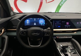 Подержанный автомобиль Geely Monjaro 2023 года (13 фото)