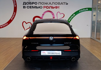 Подержанный автомобиль Changan UNI-V 2024 года (5 фото)