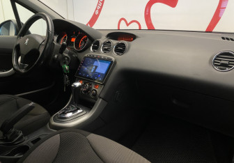 Подержанный автомобиль Peugeot 308 Hatchback 2011 года (7 фото)