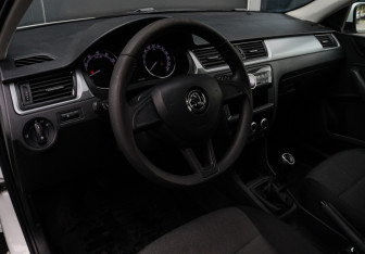 Подержанный автомобиль Skoda Rapid Liftback 2017 года (12 фото)