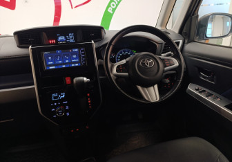 Подержанный автомобиль Toyota Tank 2019 года (19 фото)