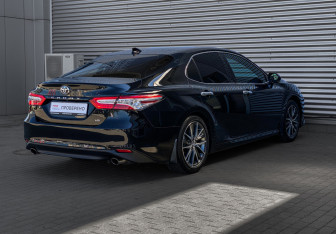 Подержанный автомобиль Toyota Camry Sedan 2023 года (5 фото)