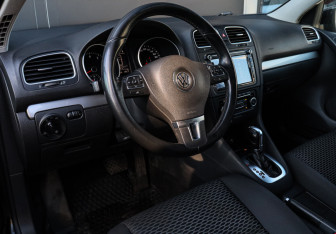 Подержанный автомобиль Volkswagen Golf Hatchback 2012 года (12 фото)