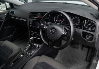 Подержанный автомобиль Volkswagen Golf Hatchback 2013 года (11 фото)