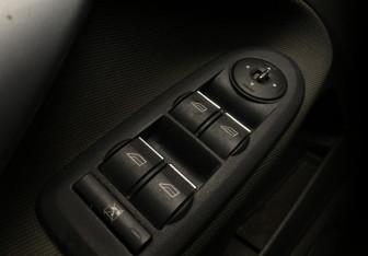 Подержанный автомобиль Ford Kuga 2010 года (11 фото)