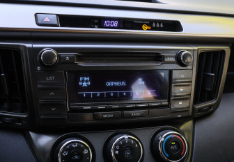 Подержанный автомобиль Toyota RAV4 2014 года (15 фото)