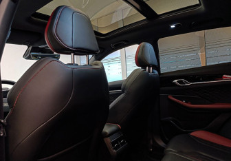 Подержанный автомобиль Geely Coolray 2023 года (10 фото)