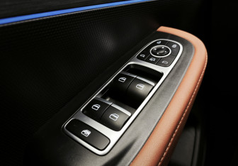 Подержанный автомобиль Omoda C5 2024 года (15 фото)