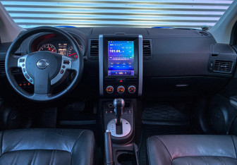Подержанный автомобиль Nissan X-Trail 2012 года (10 фото)