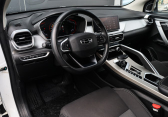 Подержанный автомобиль Geely Coolray 2022 года (12 фото)