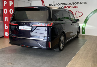 Подержанный автомобиль Voyah Dream 2023 года (4 фото)