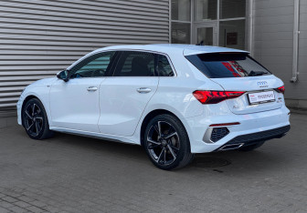 Подержанный автомобиль Audi A3 Hatchback 2021 года (7 фото)