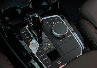 Подержанный автомобиль BMW X3 2024 года (19 фото)
