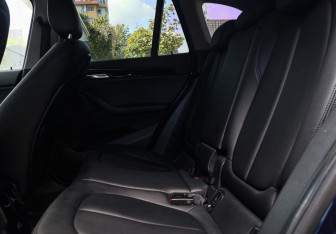 Подержанный автомобиль BMW X1 2015 года (8 фото)
