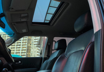 Подержанный автомобиль Nissan Patrol 2014 года (11 фото)