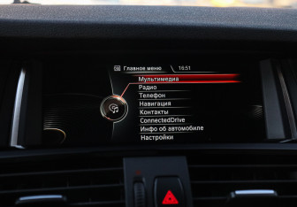 Подержанный автомобиль BMW X3 2015 года (18 фото)