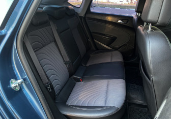 Подержанный автомобиль Opel Astra Sedan 2014 года (9 фото)