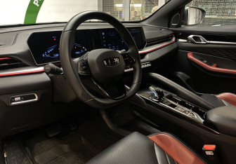 Подержанный автомобиль Geely Coolray 2023 года (13 фото)