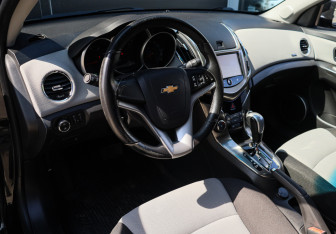 Подержанный автомобиль Chevrolet Cruze Sedan 2015 года (12 фото)
