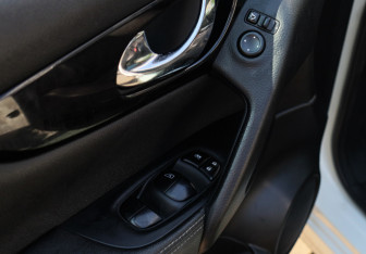 Подержанный автомобиль Nissan Qashqai 2014 года (17 фото)
