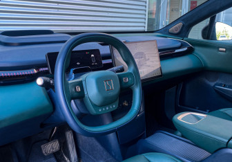 Подержанный автомобиль Zeekr X 2023 года (19 фото)