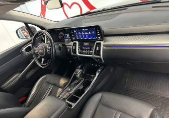 Подержанный автомобиль Kia Sorento 2022 года (11 фото)
