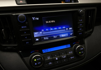 Подержанный автомобиль Toyota RAV4 2017 года (17 фото)