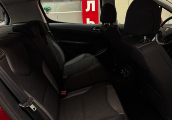 Подержанный автомобиль Peugeot 308 Hatchback 2008 года (8 фото)