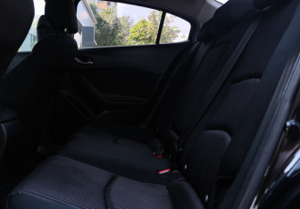 Подержанный автомобиль Mazda 3 Sedan 2015 года (8 фото)