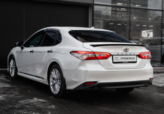 Подержанный автомобиль Toyota Camry Sedan 2018 года (7 фото)