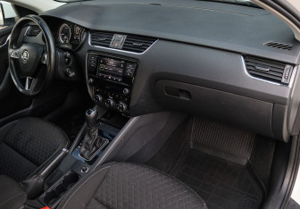 Подержанный автомобиль Skoda Octavia Liftback 2017 года (7 фото)