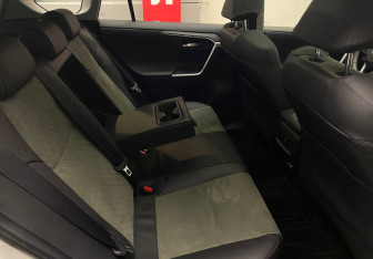 Новый Toyota RAV4 2025 (9 фото)
