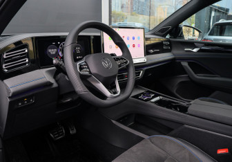 Подержанный автомобиль Volkswagen Tiguan 2025 года (14 фото)