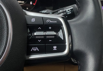 Подержанный автомобиль Kia Carnival 2020 года (24 фото)