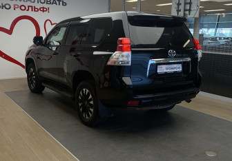 Подержанный автомобиль Toyota Land Cruiser Prado 2012 года (6 фото)