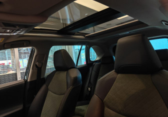 Подержанный автомобиль Toyota RAV4 2025 года (12 фото)