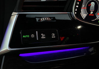 Подержанный автомобиль Audi Q8 2019 года (27 фото)