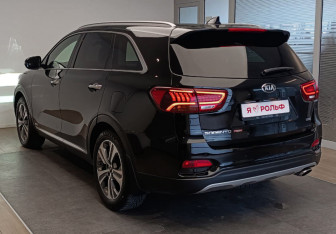 Подержанный автомобиль Kia Sorento 2018 года (6 фото)