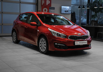 Подержанный автомобиль Kia Ceed Hatchback 2016 года (3 фото)