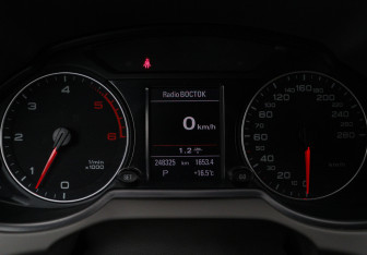 Подержанный автомобиль Audi Q5 2010 года (22 фото)