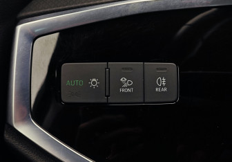 Подержанный автомобиль Audi Q3 2020 года (18 фото)