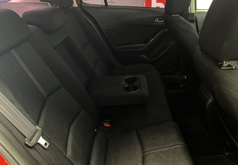 Подержанный автомобиль Mazda 3 Sedan 2017 года (8 фото)