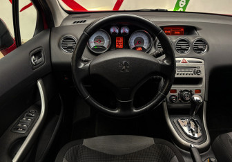 Подержанный автомобиль Peugeot 308 Hatchback 2008 года (11 фото)